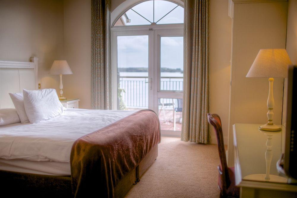 Watersedge Hotel Ков Екстер'єр фото