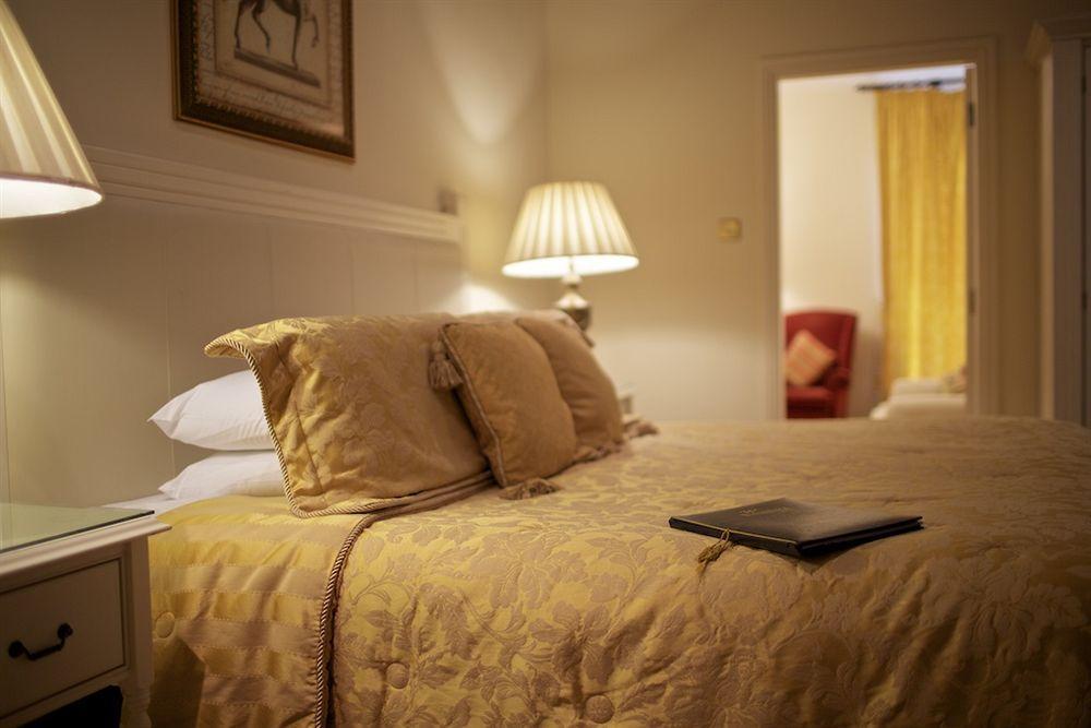 Watersedge Hotel Ков Екстер'єр фото