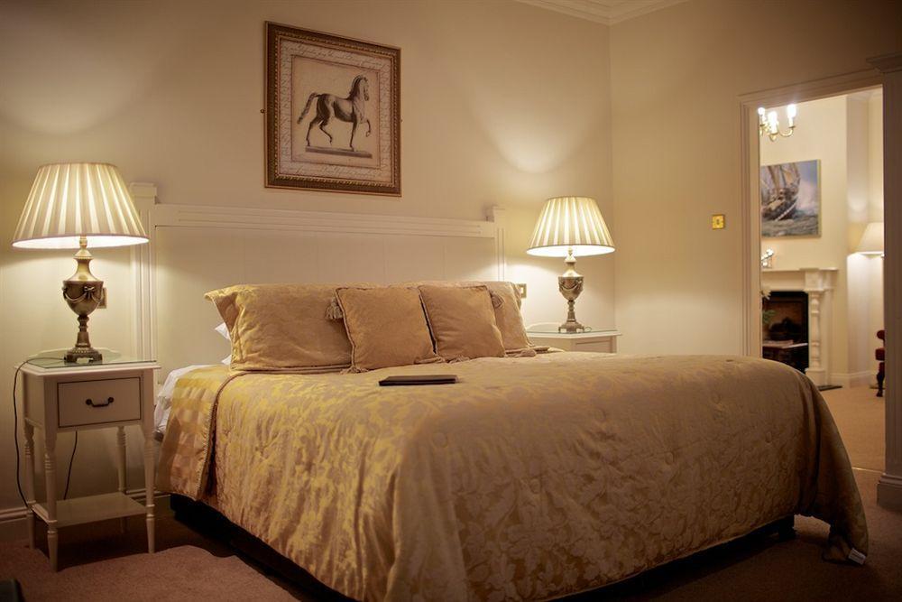 Watersedge Hotel Ков Екстер'єр фото
